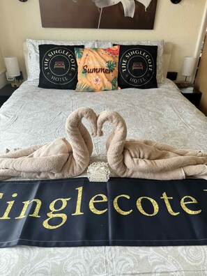 Iron/ironing board, free WiFi, bed sheets - The Singlecote Hotel (Skegness)