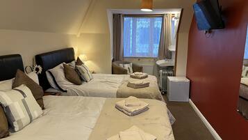 Quadruple Room | Iron/ironing board, free WiFi, bed sheets