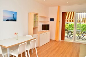 Villa - 2 soveværelser - balkon - udsigt til have | Opholdsområde