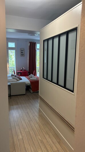 1 chambre, fer et planche à repasser, lit parapluie, Wi-Fi gratuit