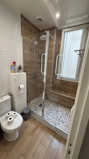 Hårtørrer, håndklæder, Sæbe, Shampoo
