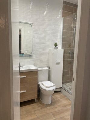 Hårføner, håndklær, såpe og sjampo