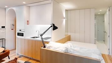 Iron/ironing board, free WiFi, bed sheets