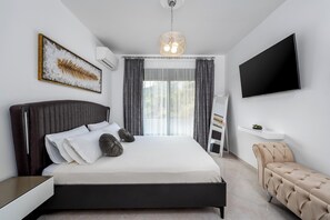 3 chambres, coffre-fort, fer et planche à repasser, lit de bébé portatif