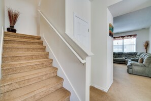 House (5 Bedrooms) | Interior