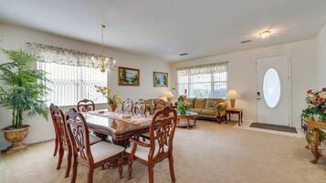 House (5 Bedrooms) | Interior
