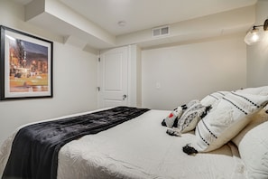 Interior - Chic Minneapolis Apt - 6 Blocks to Lake Nokomis! (Minneapolis)