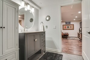 Apartment (1 Bedroom) | Interior - Chic Minneapolis Apt - 6 Blocks to Lake Nokomis! (Minneapolis)