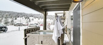 First-floor Big Sky Condo With Hot Tub!