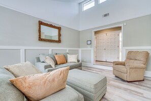 Interior - Pensacola Home w/ Screened Porch: 10 Mi to Beach! (Pensacola)