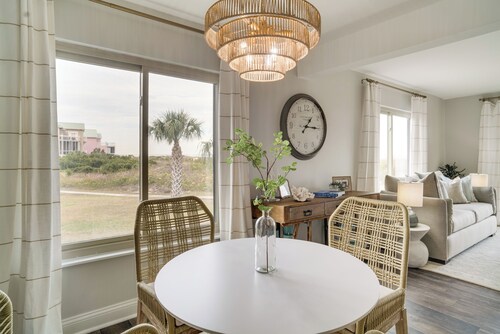 Beachfront Saint Helena Island Condo w/ Amenities!