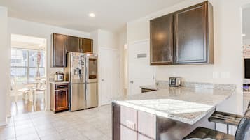 House (4 Bedrooms) | Dapur peribadi | Ketuhar gelombang mikro, ketuhar, dapur, mesin basuh pinggan mangkuk