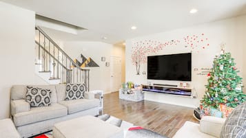 TV, pendiangan, konsol permainan video, stesen dok iPod