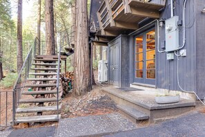 Interior - 3 Mi to Calaveras Big Trees: Cabin w/ Fire Pit! (Arnold)