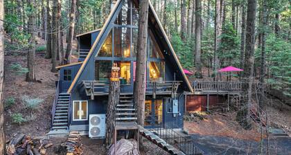 3 Mi to Calaveras Big Trees: Cabin w/ Fire Pit!