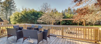 Charming Tannersville Home w/ Fire Pit + Deck!