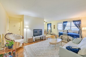 Apartment (1 Bedroom) | Interior - Cozy Bay Shore Condo Near Museums & Outdoor Rec! (Bay Shore)