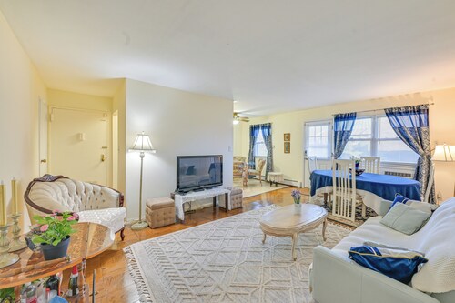 Cozy Bay Shore Condo Near Museums & Outdoor Rec!