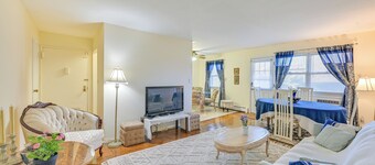 Cozy Bay Shore Condo Near Museums & Outdoor Rec!