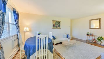 Apartment (1 Bedroom) | Interior