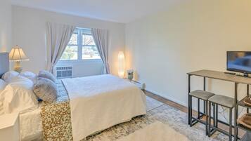 Apartemen (1 Bedroom) | 1 kamar tidur, setrika/meja setrika, dan seprai linen