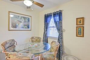 Apartment (1 Bedroom) | Interior - Cozy Bay Shore Condo Near Museums & Outdoor Rec! (Bay Shore)