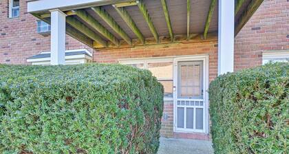 Cozy Bay Shore Condo Near Museums & Outdoor Rec!