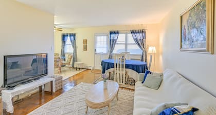 Cozy Bay Shore Condo Near Museums & Outdoor Rec!