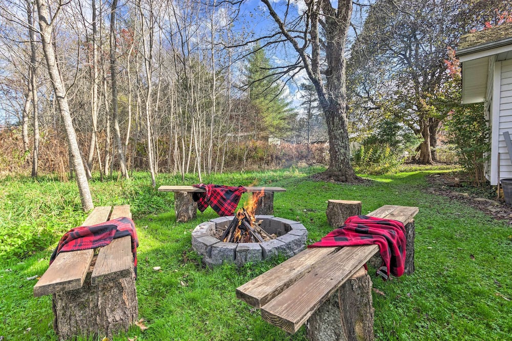 Mtn Cottage w/ Fire Pit in Newland! - Crossnore, NC