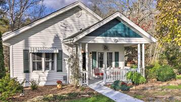 Cottage (2 Bedrooms) | Front of property