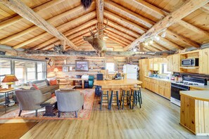 Front of property - Yellowstone Cabin Getaway Near National Park (Cameron)