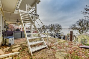 Terrace/patio - Gorgeous Granbury Lake Getaway w/ Pool & Dock! (Granbury)