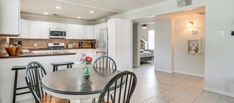 5 Mi to Dtwn: Pet-friendly Phoenix Gem w/ Patio