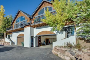 Apartment (2 Bedrooms) | Interior - Chic Colorado Escape w/ Balcony & Mountain Views! (Avon)
