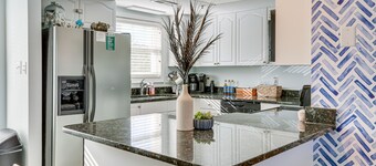 Walk to Ocean: 'beachwalk Bungalow' w/ Pool Access