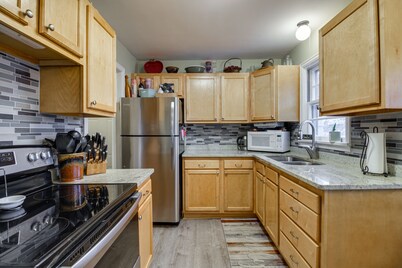 Welcoming Duluth Home ~ 2 Mi to Brighton Beach!