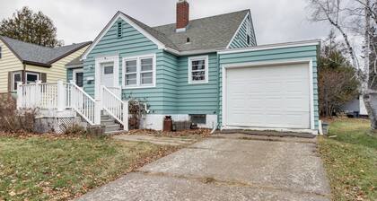 Welcoming Duluth Home ~ 2 Mi to Brighton Beach!