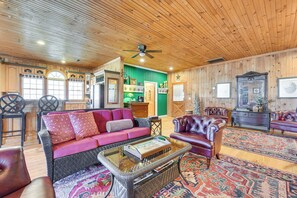 House (2 Bedrooms) | Interior
