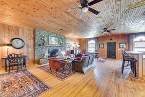 House (2 Bedrooms) | Interior
