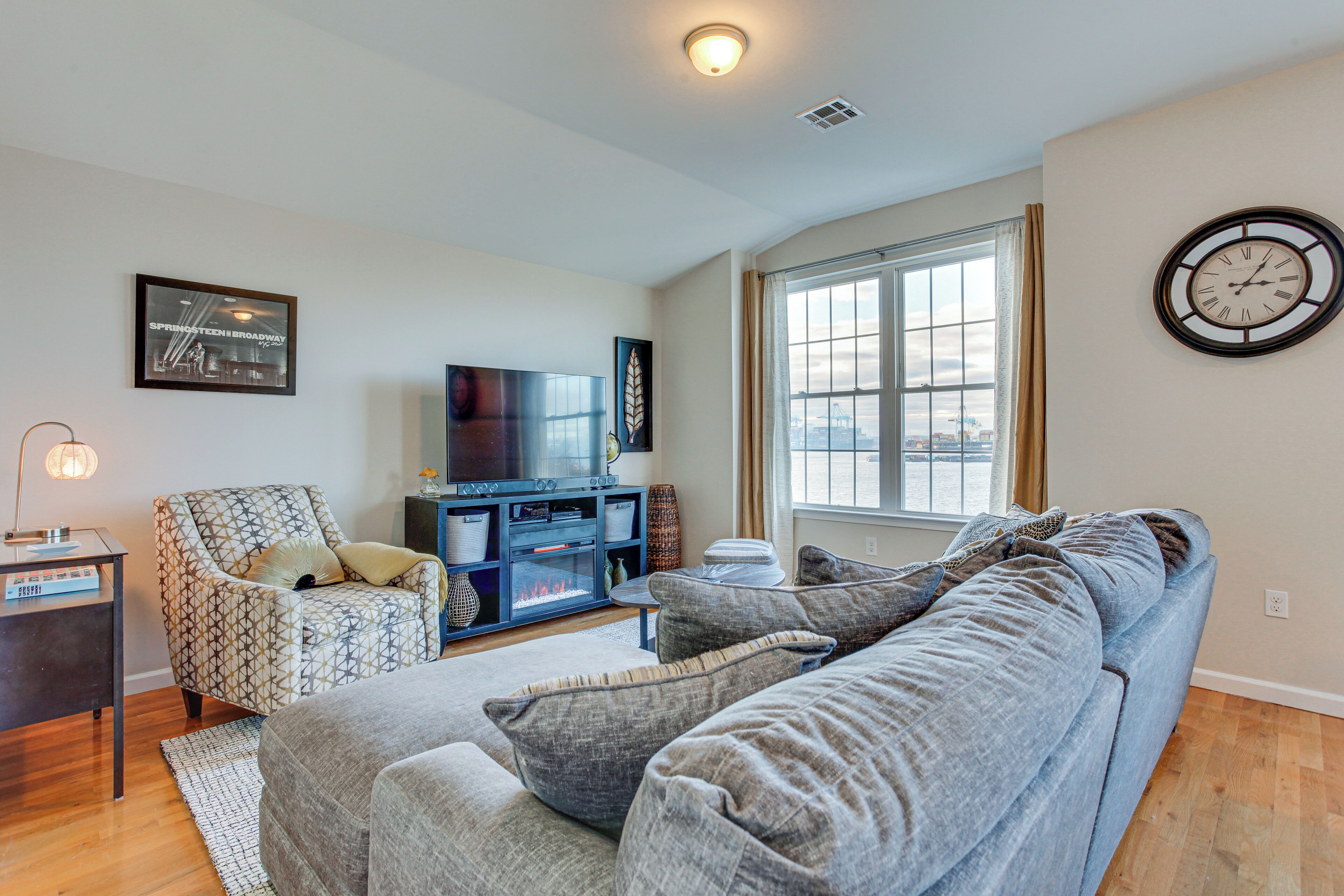 Apartment (3 Bedrooms) | Front of property