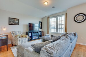 Apartment (3 Bedrooms) | Front of property