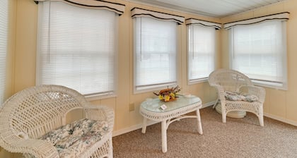 Quaint Lakemont Retreat: 1 Mi to Seneca Lake!