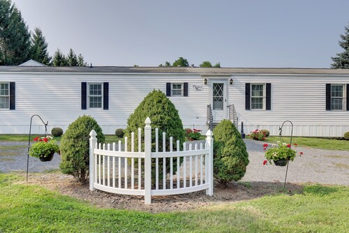 Quaint Lakemont Retreat: 1 Mi to Seneca Lake!