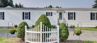 Quaint Lakemont Retreat: 1 Mi to Seneca Lake!