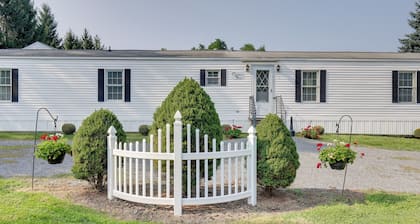 Quaint Lakemont Retreat: 1 Mi to Seneca Lake!