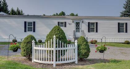 Quaint Lakemont Retreat: 1 Mi to Seneca Lake!