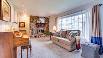 House (4 Bedrooms) | Front of property
