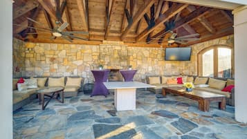 Villa (6 Bedrooms) | Interior