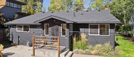 House, 2 Bedrooms | Exterior