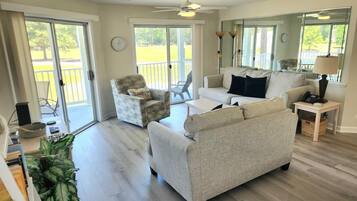 Condo, 1 Bedroom | Living area